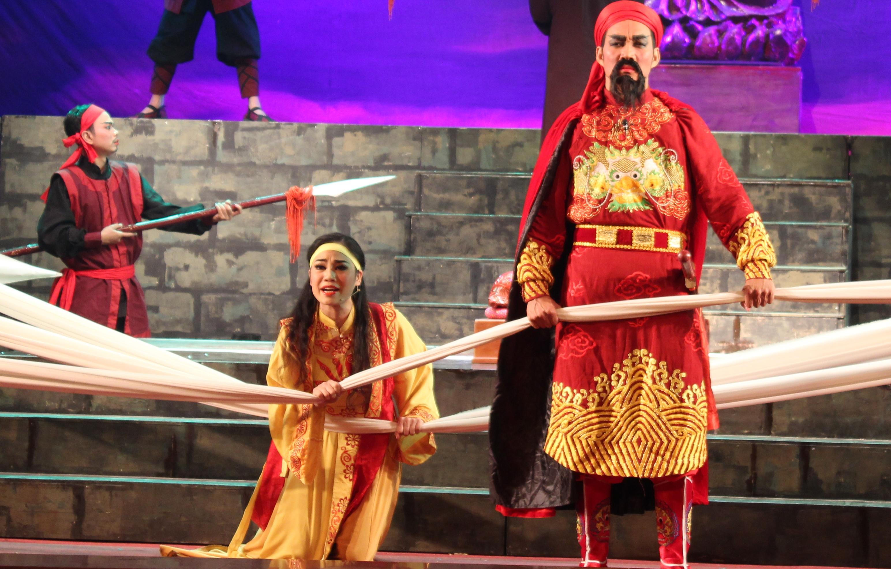 “Đào chín” Thùy Linh